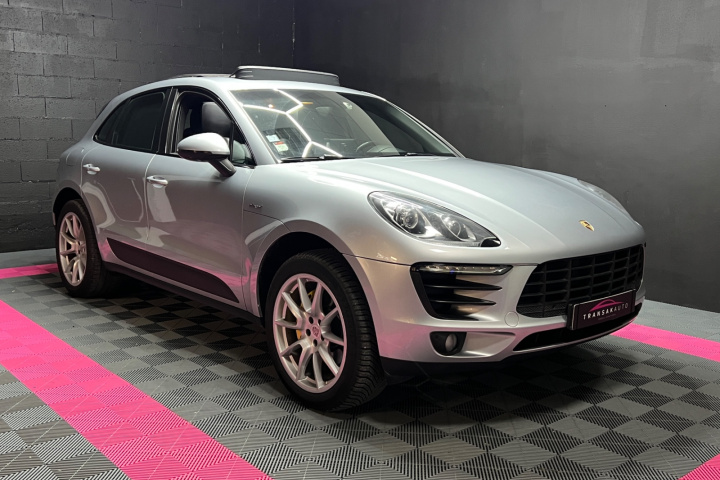 PORSCHE MACAN