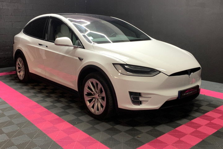 TESLA MODEL X