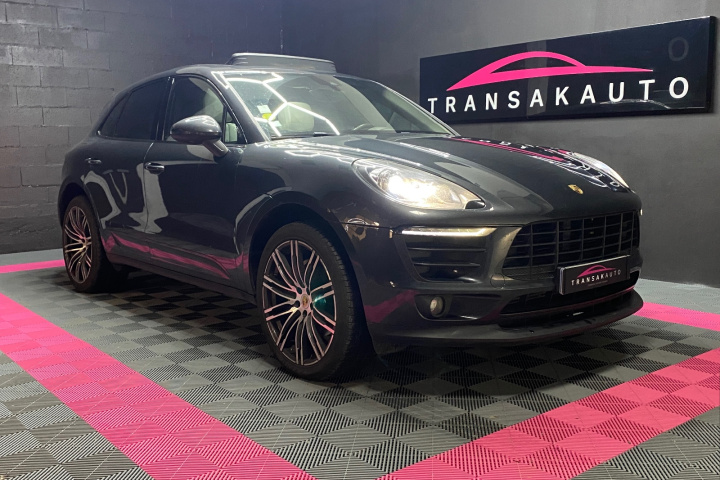 PORSCHE MACAN