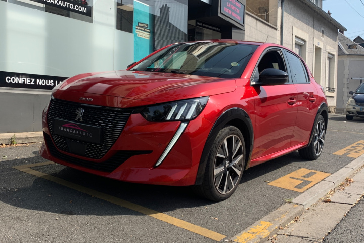 PEUGEOT 208