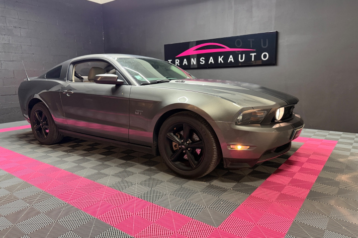 FORD MUSTANG